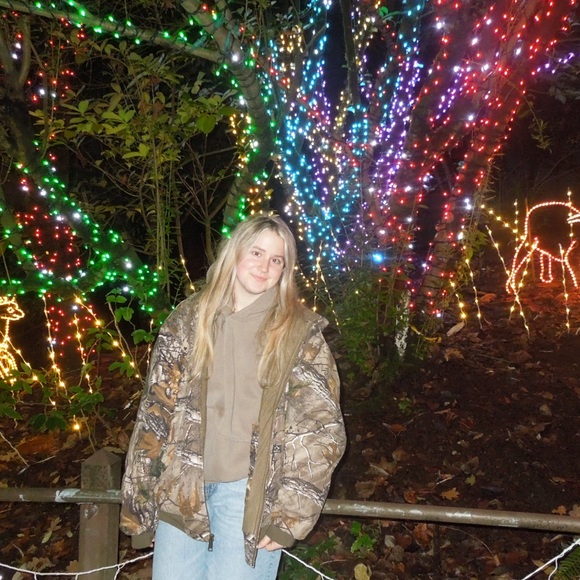 Meet your Posher, Sierra - Picture 1 of 1